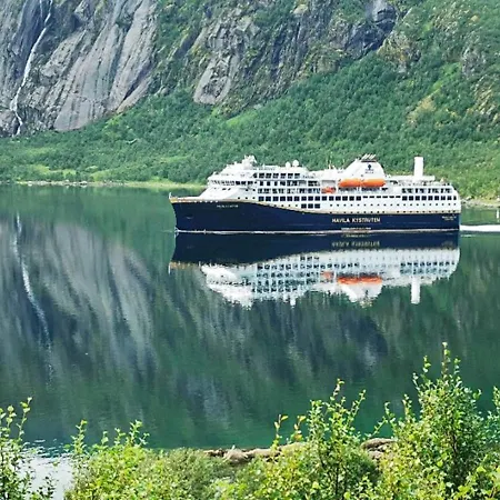 6 Person In Tengelfjord